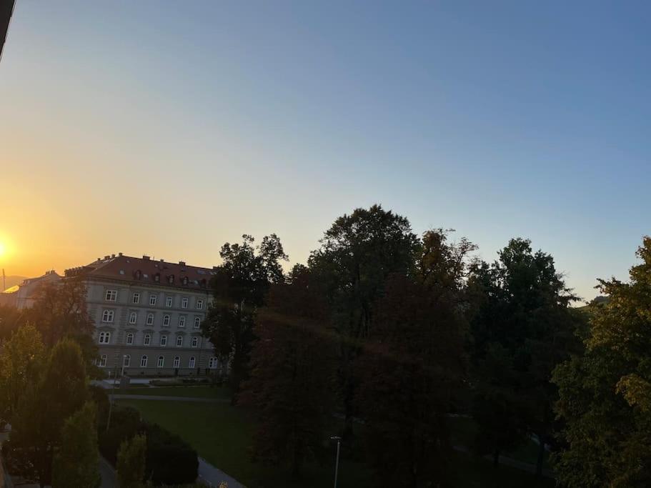Studio With A View On City Center Park Μαριμπόρ Εξωτερικό φωτογραφία